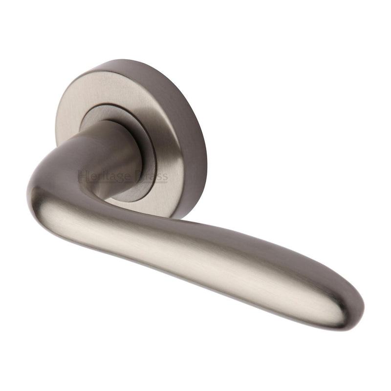 Heritage Brass Columbus Door Handle on Round Rose