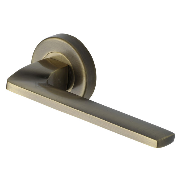 Heritage Brass Metro Angled Door Handle on Round Rose
