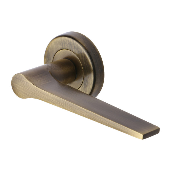 Heritage Brass Gio Door Handle on Round Rose