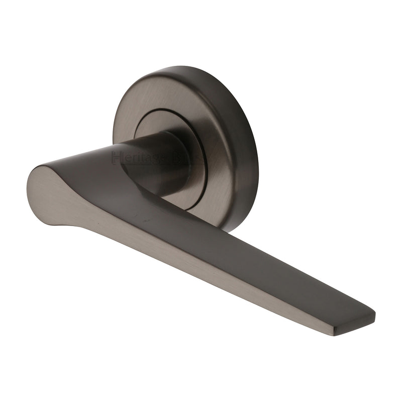 Heritage Brass Gio Door Handle on Round Rose