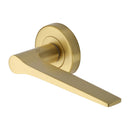 Heritage Brass Gio Door Handle on Round Rose
