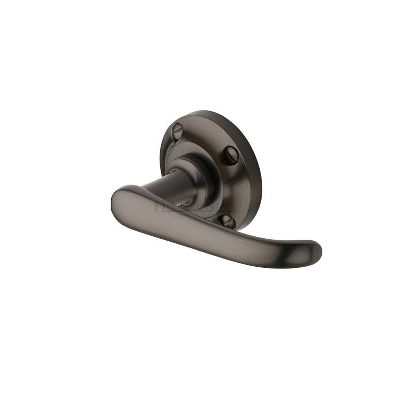Heritage Brass Windsor Door Handle on Round Rose